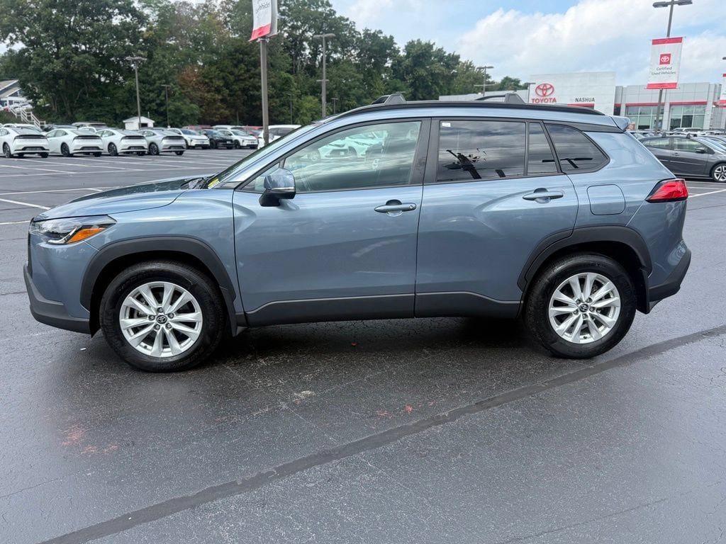 Used 2023 Toyota Corolla Cross LE AWD/4WD image 3