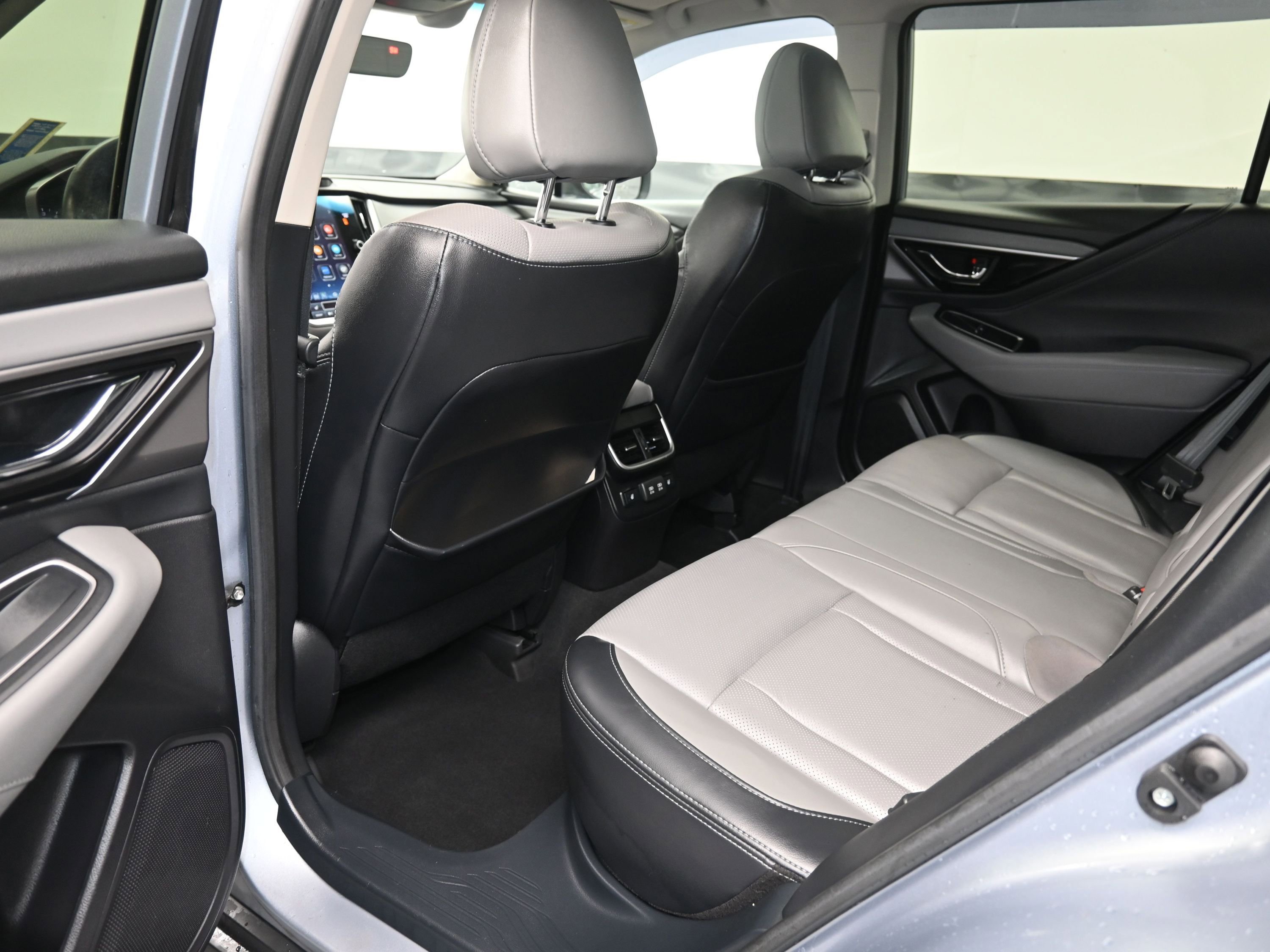 Used 2020 Subaru Outback Limited image 22