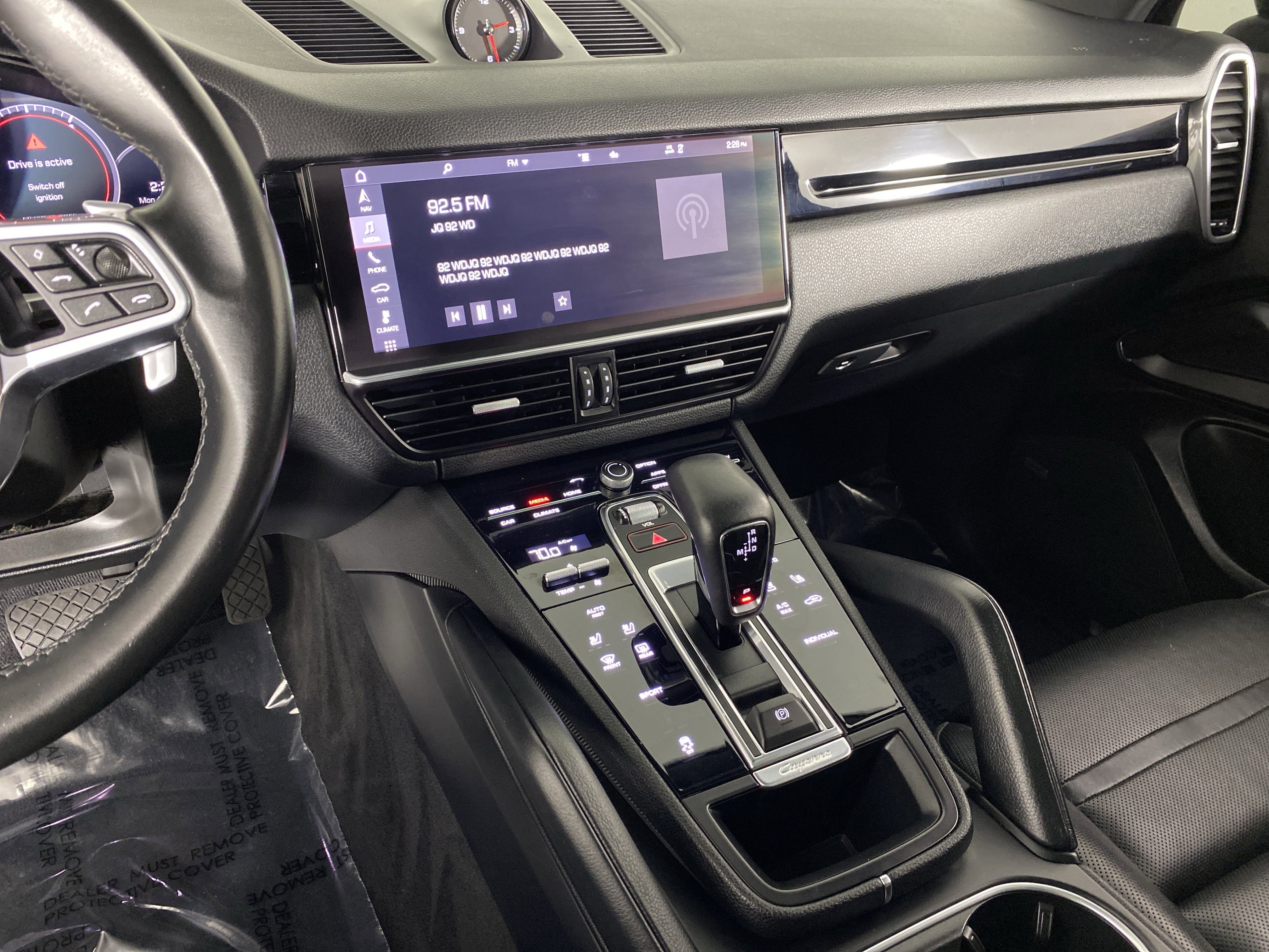 Used 2020 Porsche Cayenne image 27