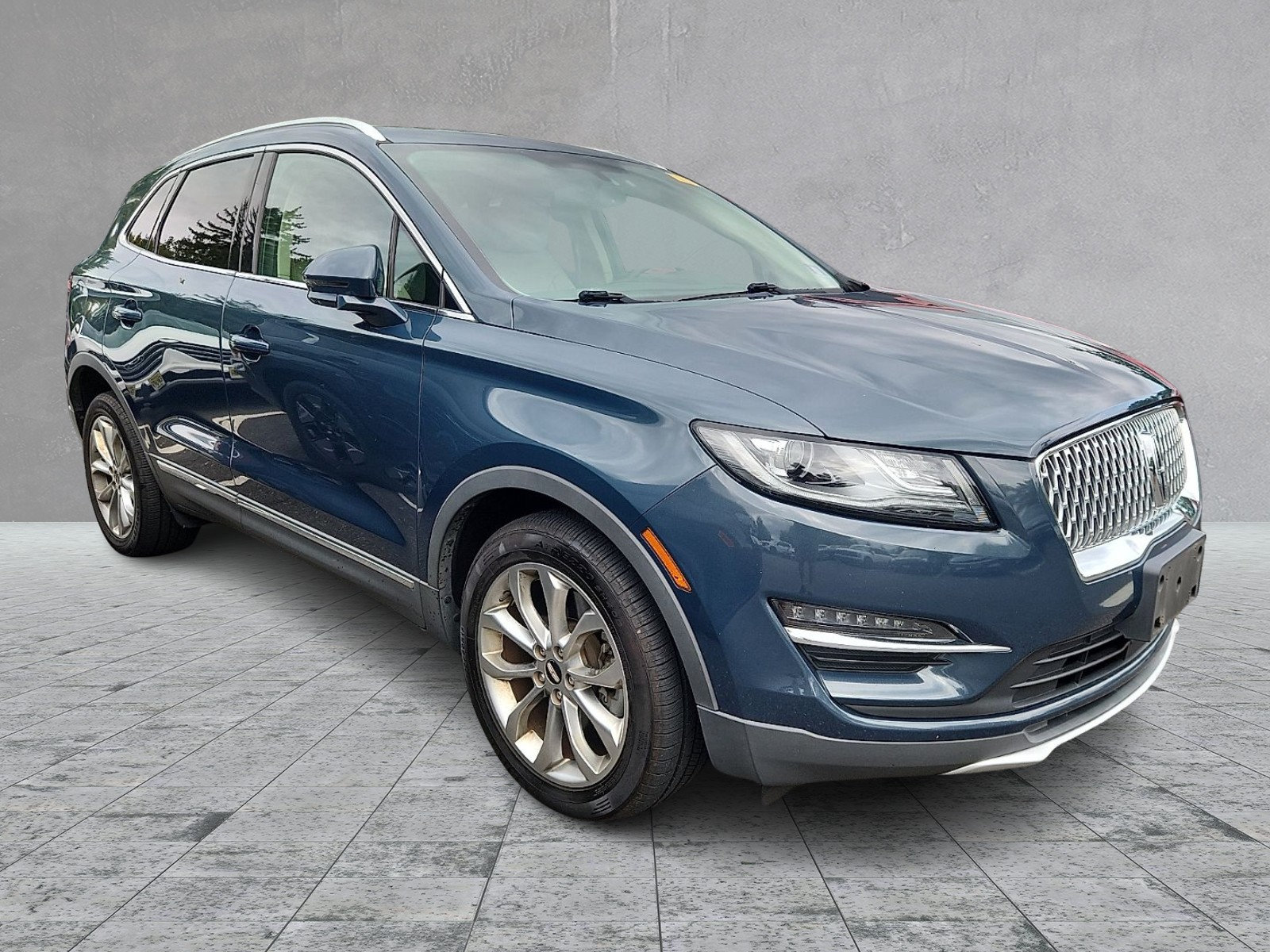 Used 2019 Lincoln MKC Select w/ Select Plus Package AWD/4WD image 1