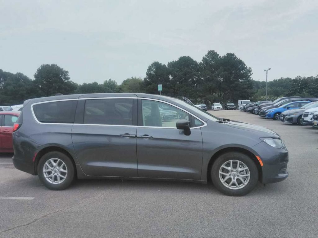 Used 2023 Chrysler Voyager LX FWD image 1
