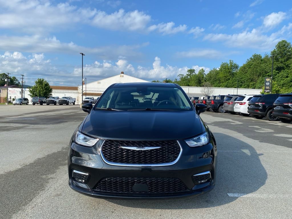 Used 2024 Chrysler Pacifica Limited image 6