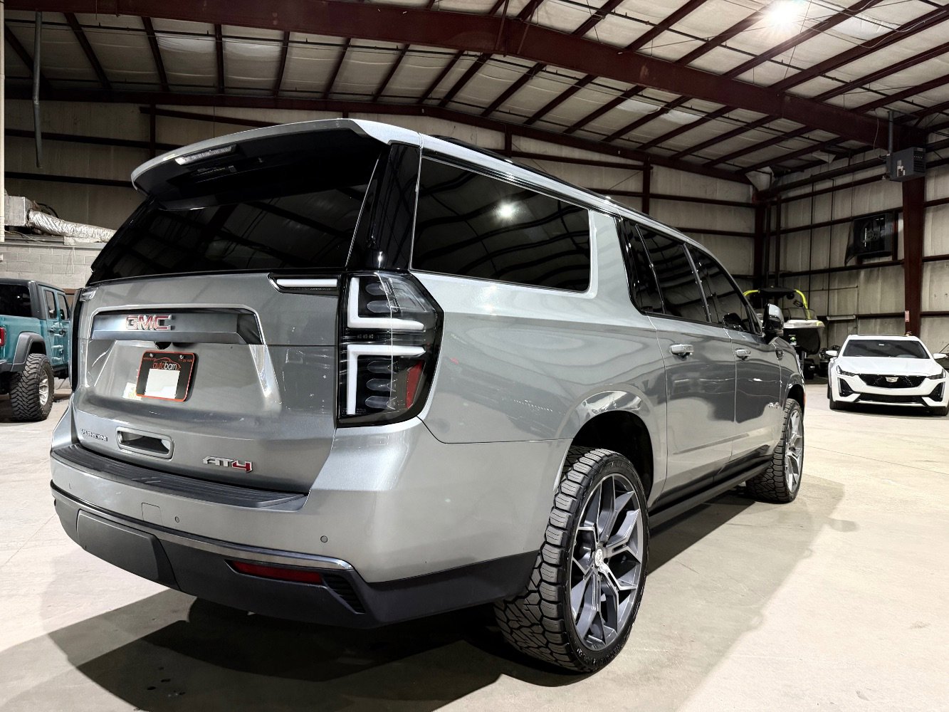 Used 2023 GMC Yukon XL AT4 w/ AT4 Premium Package AWD/4WD image 5