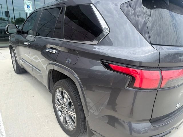 Used 2024 Toyota Sequoia Capstone AWD/4WD image 3