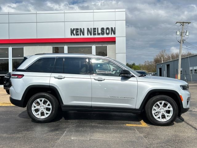 Used 2023 Jeep Grand Cherokee Limited w/ Luxury Tech Group II image 17