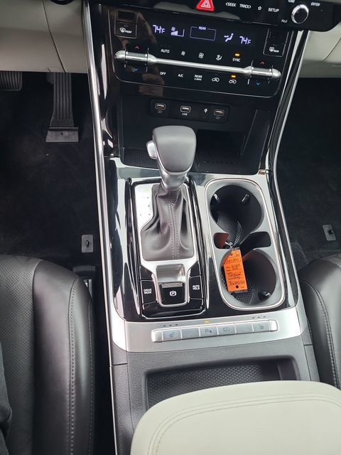 Certified 2024 Kia Carnival EX FWD image 27