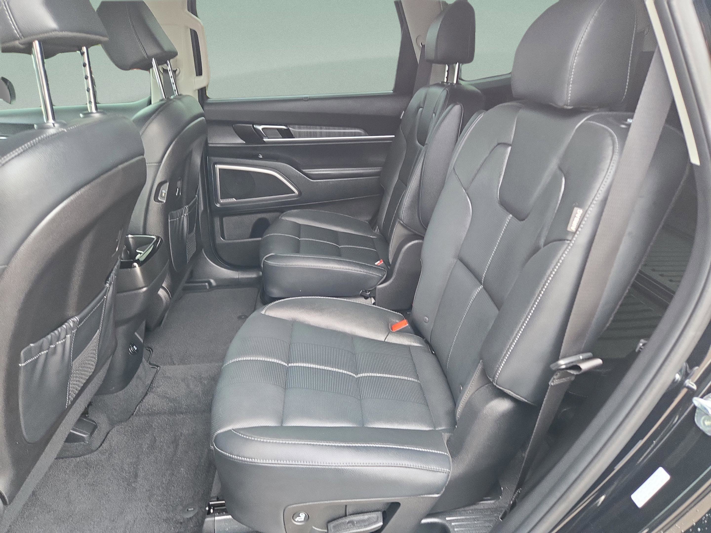 Used 2024 Kia Telluride EX w/ EX Captain's Chair Package image 21