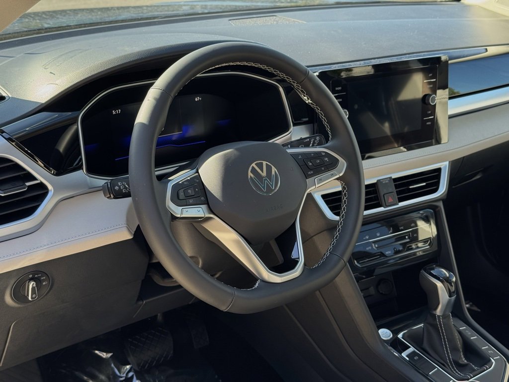 New 2025 Volkswagen Taos SE image 17