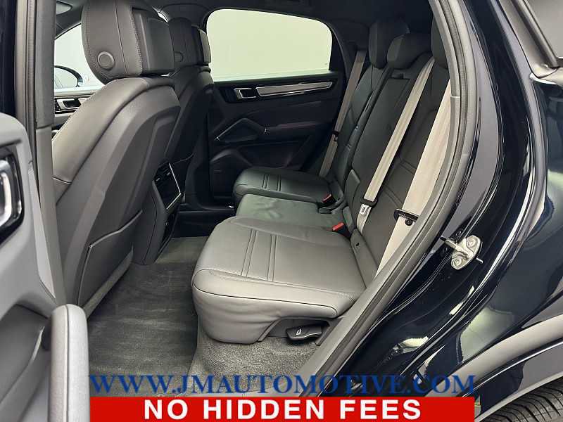 Used 2023 Porsche Cayenne Platinum Edition image 14