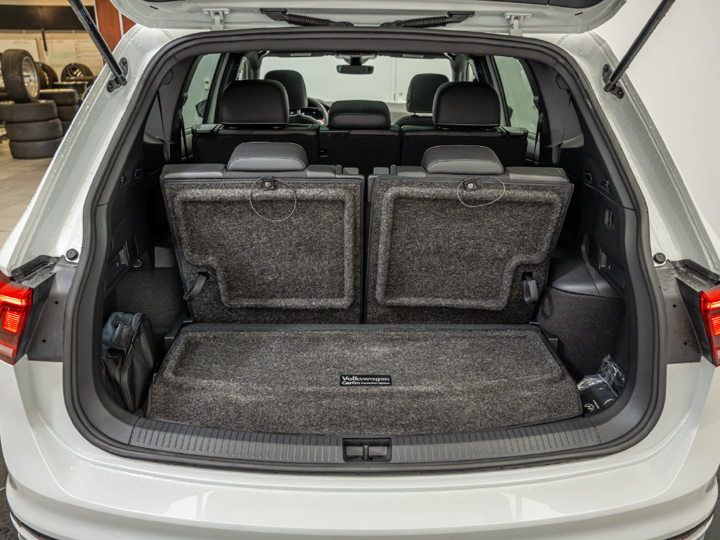 Used 2023 Volkswagen Tiguan SE R-Line FWD image 38