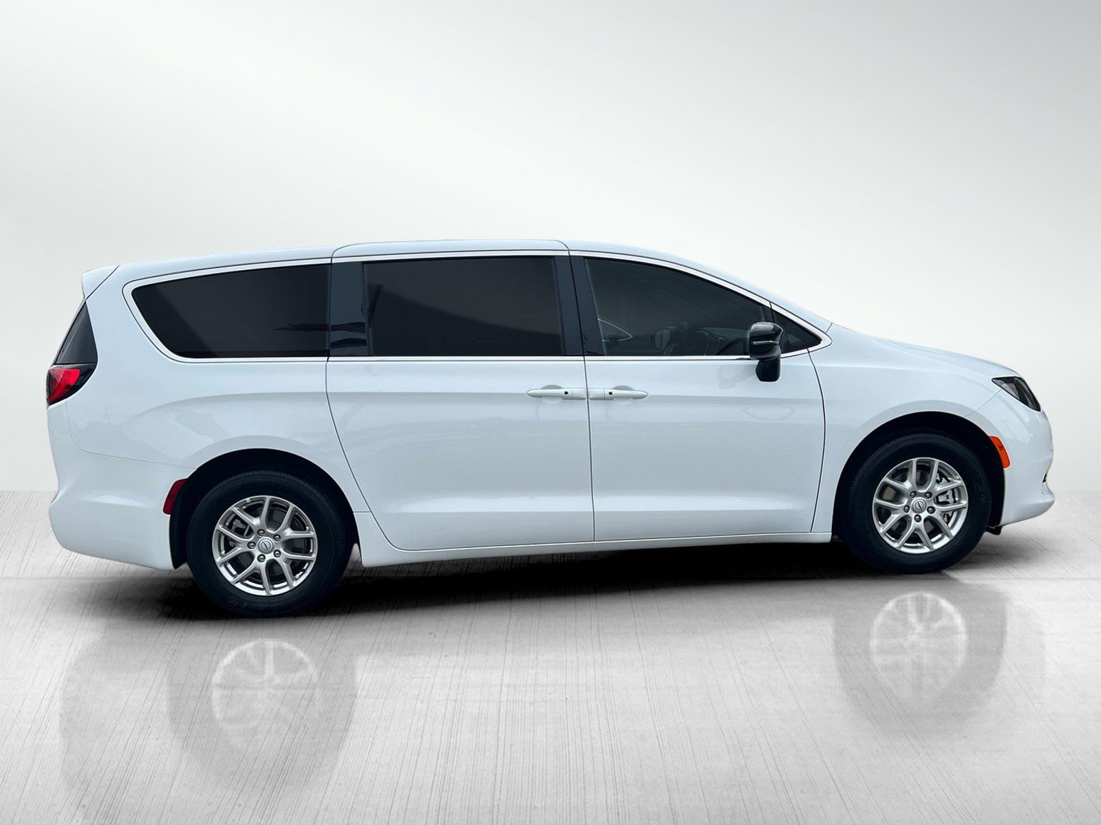 New 2026 Chrysler Voyager LX image 4