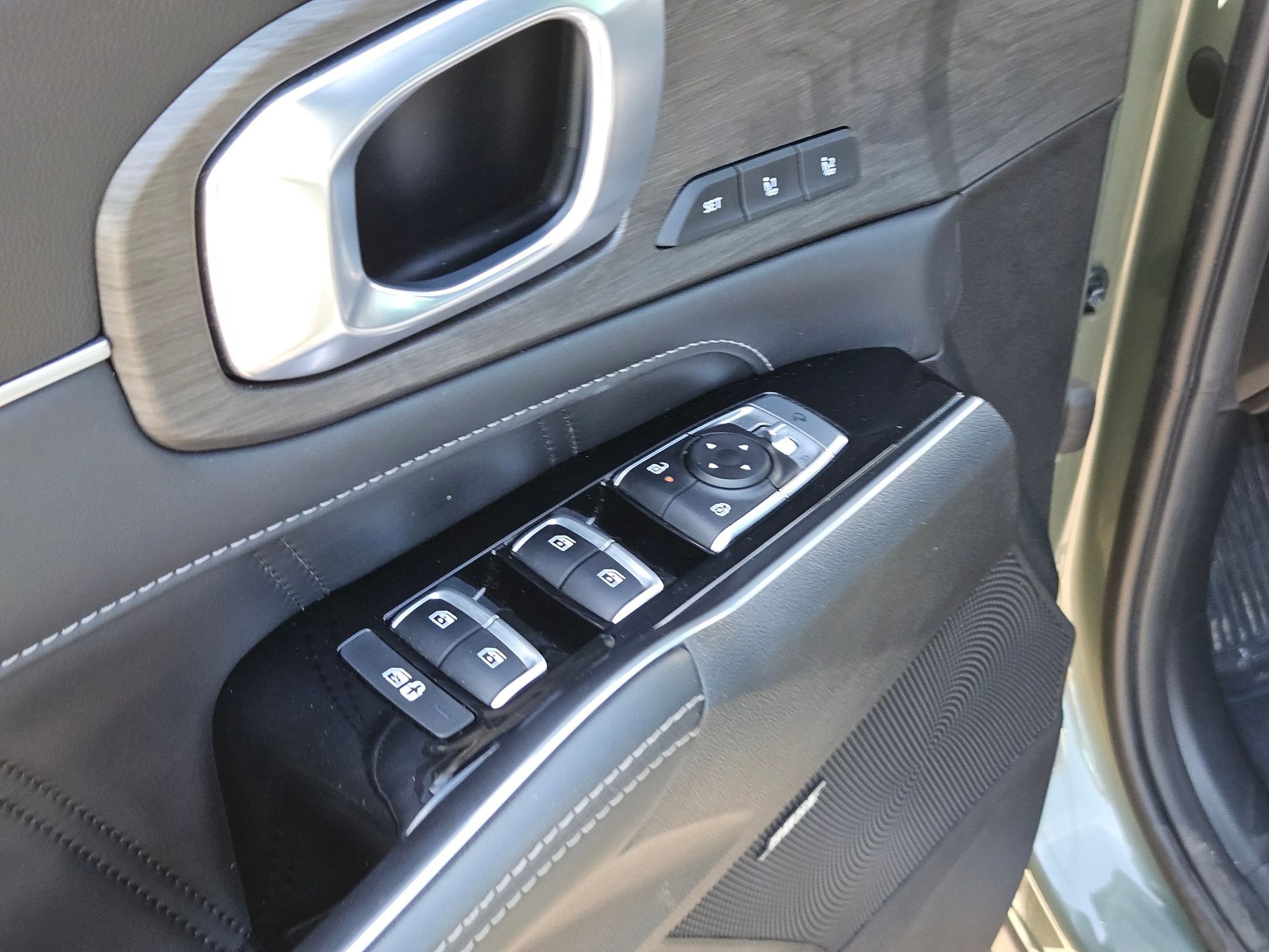 Used 2025 Kia Sorento SX Prestige AWD/4WD image 12