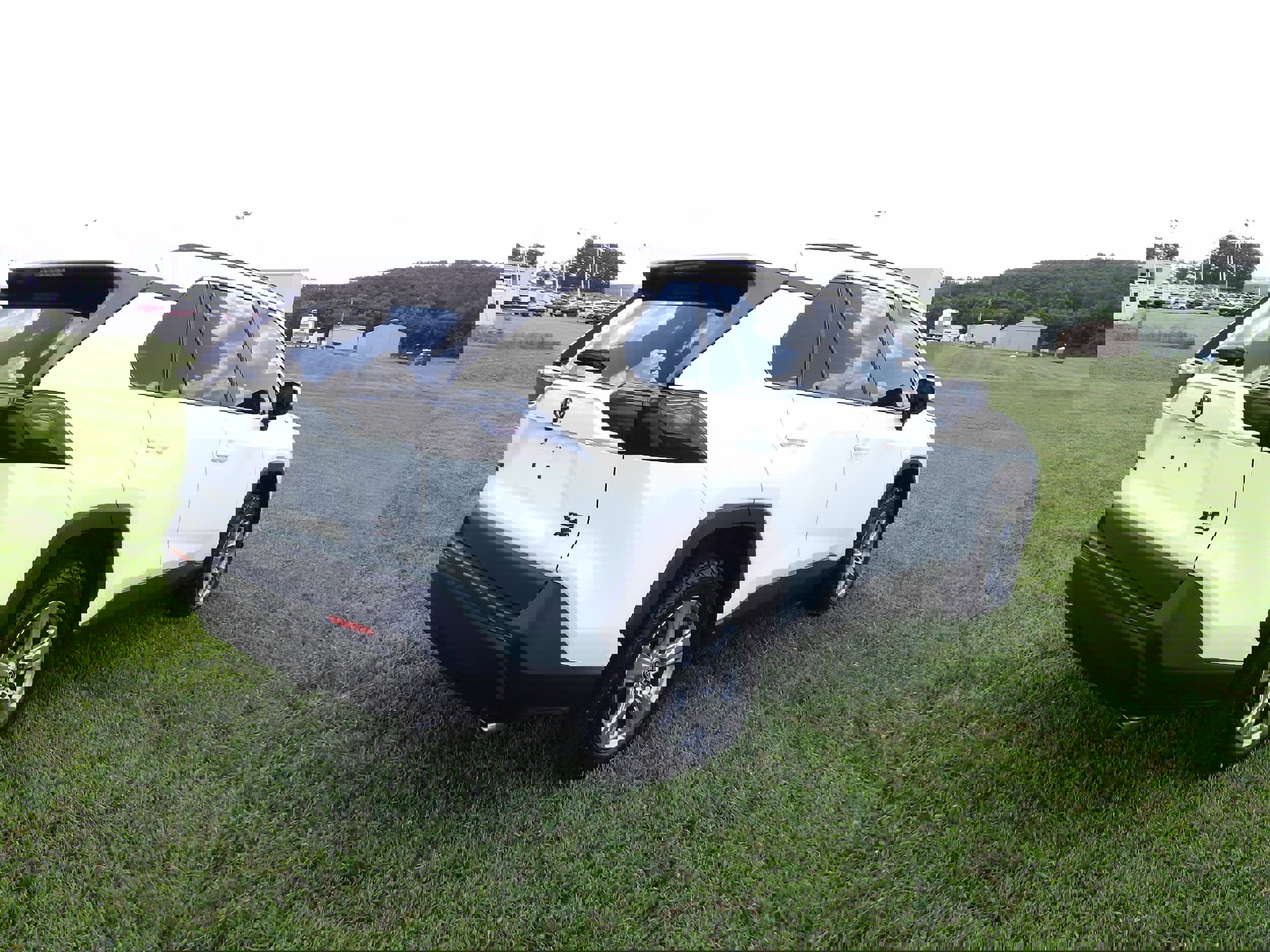 Used 2023 Toyota RAV4 XLE w/ Convenience Package image 6