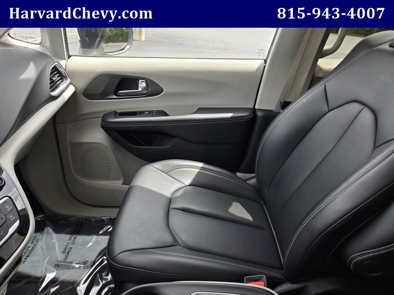 Used 2023 Chrysler Pacifica Touring-L FWD image 13