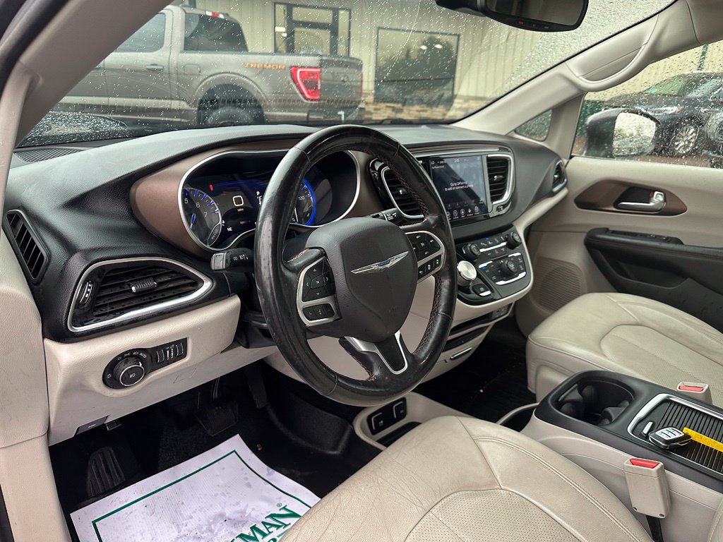 Used 2018 Chrysler Pacifica Touring-L Plus FWD image 13