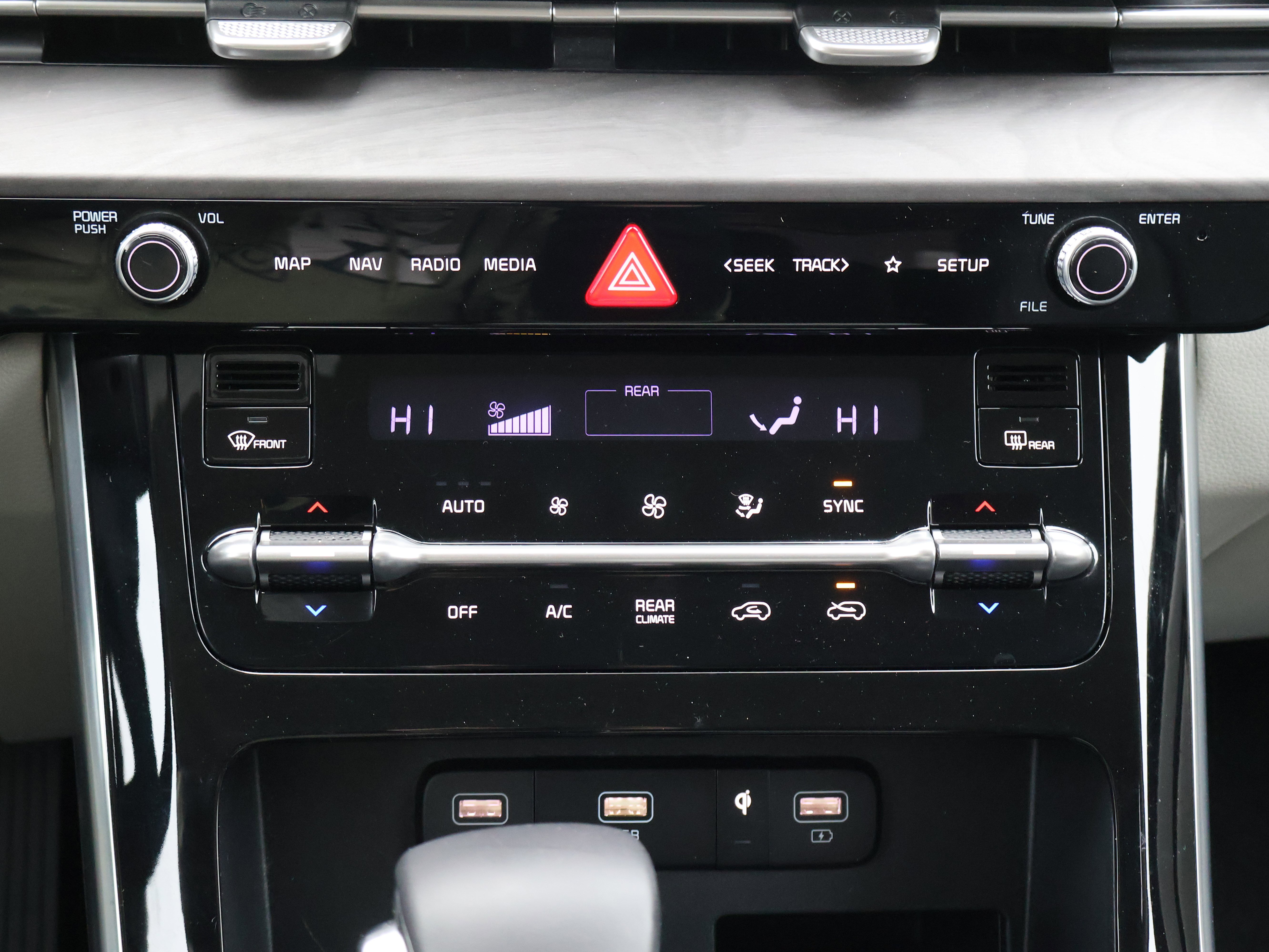 Used 2022 Kia Carnival EX image 23