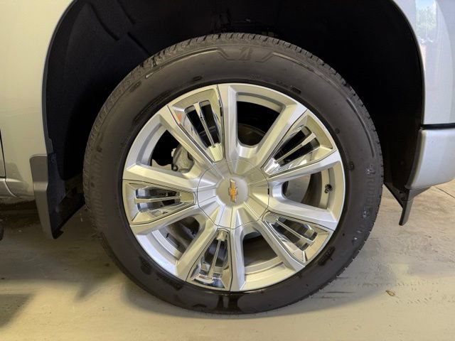 Used 2025 Chevrolet Silverado 1500 High Country AWD/4WD image 32