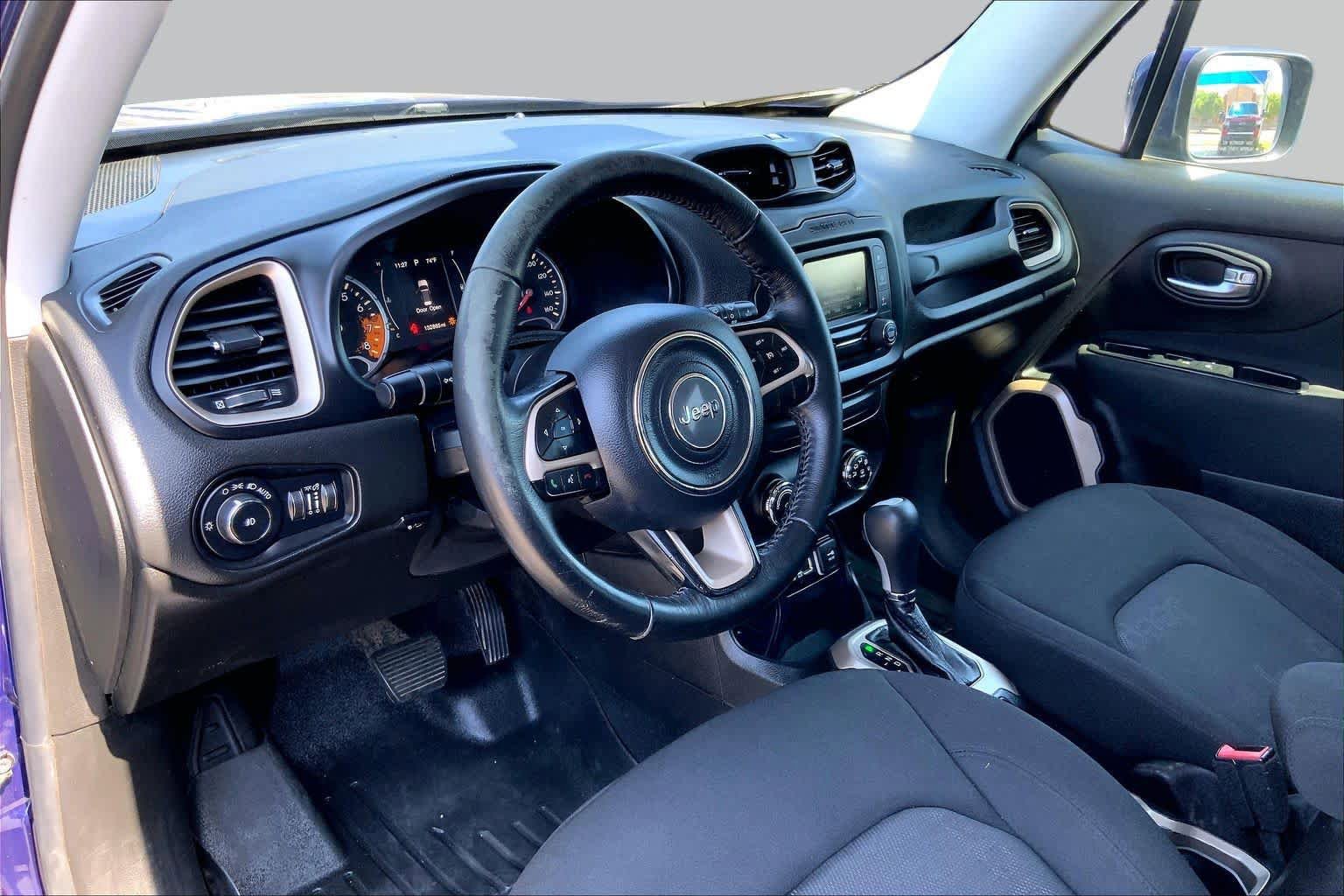 Used 2016 Jeep Renegade Latitude FWD image 18