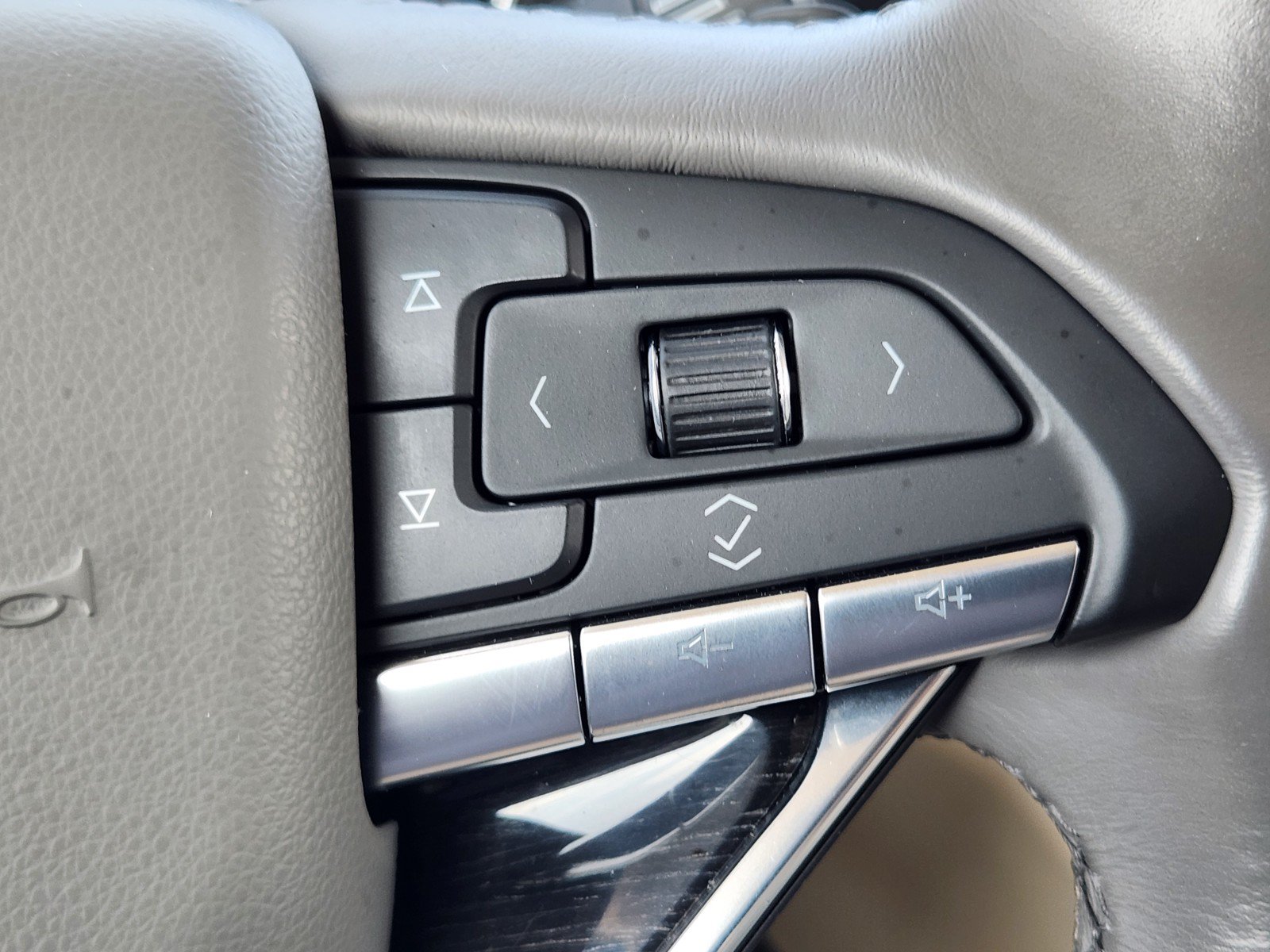 Certified 2023 Cadillac XT6 Premium Luxury AWD/4WD image 25