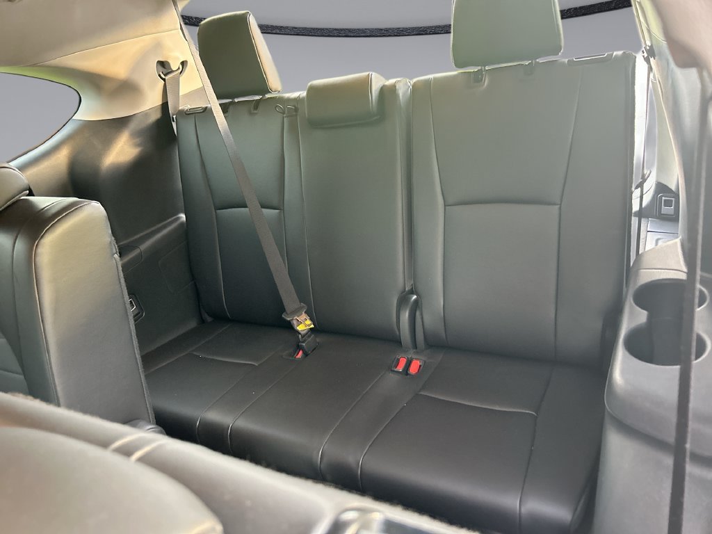 Used 2024 Toyota Highlander XLE FWD image 32