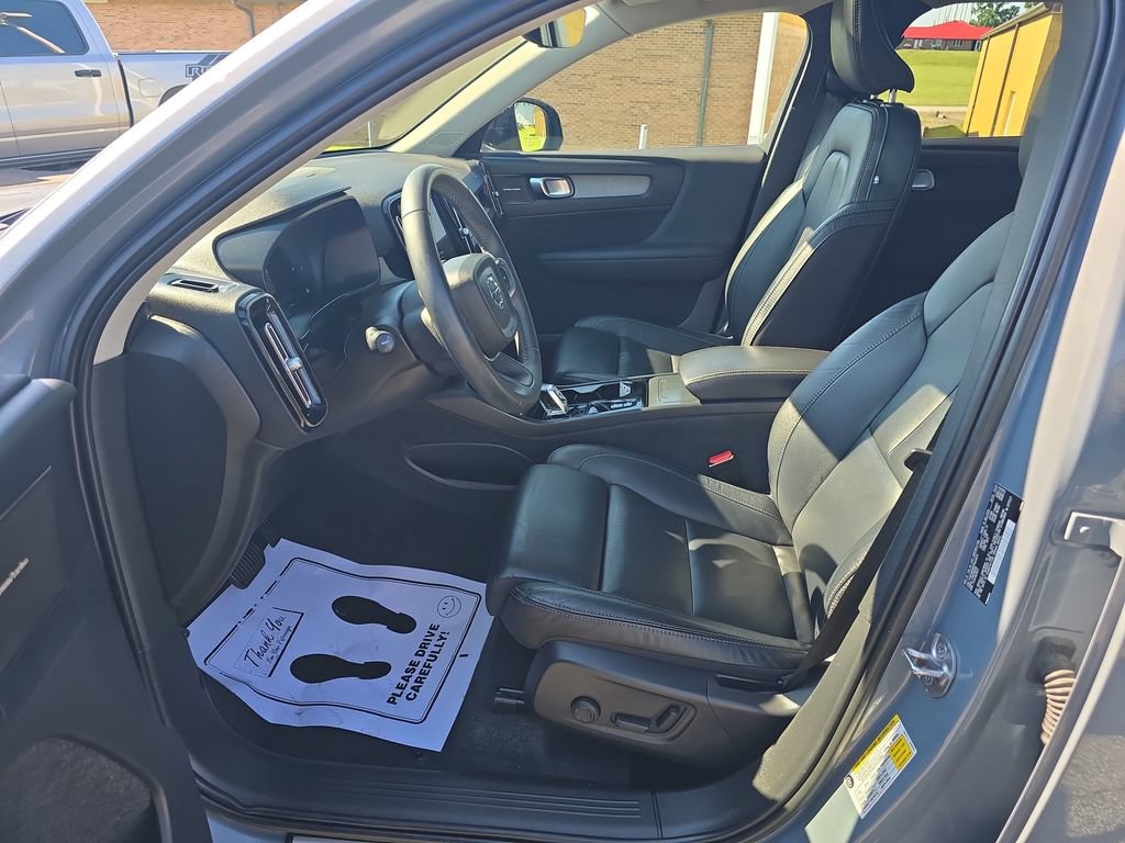 Used 2023 Volvo XC40 B4 Ultimate FWD image 21
