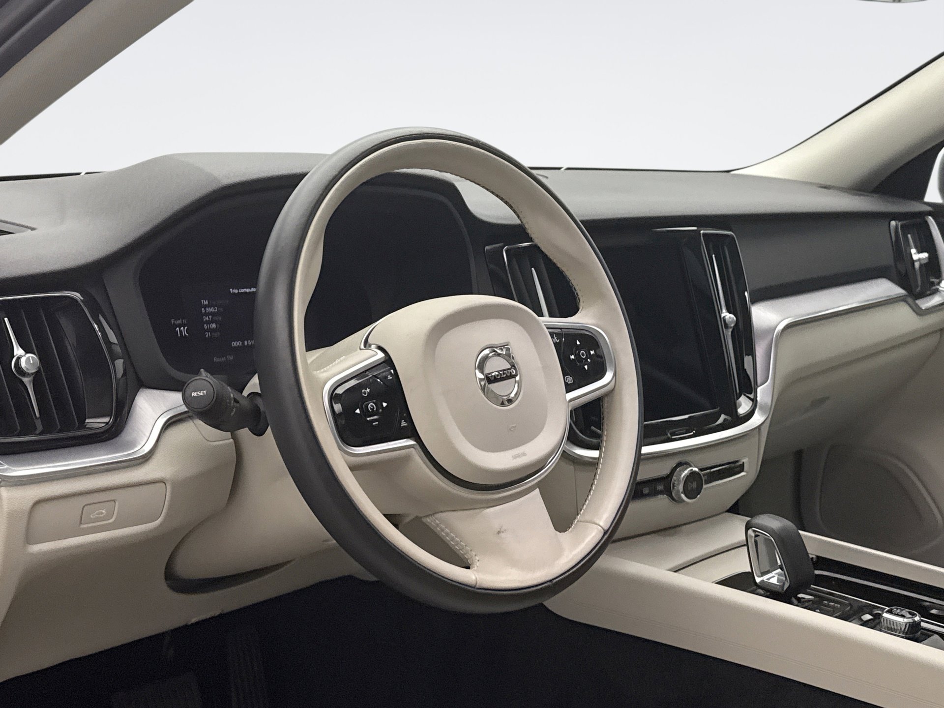 Used 2023 Volvo S60 B5 Core w/ Climate Package image 7