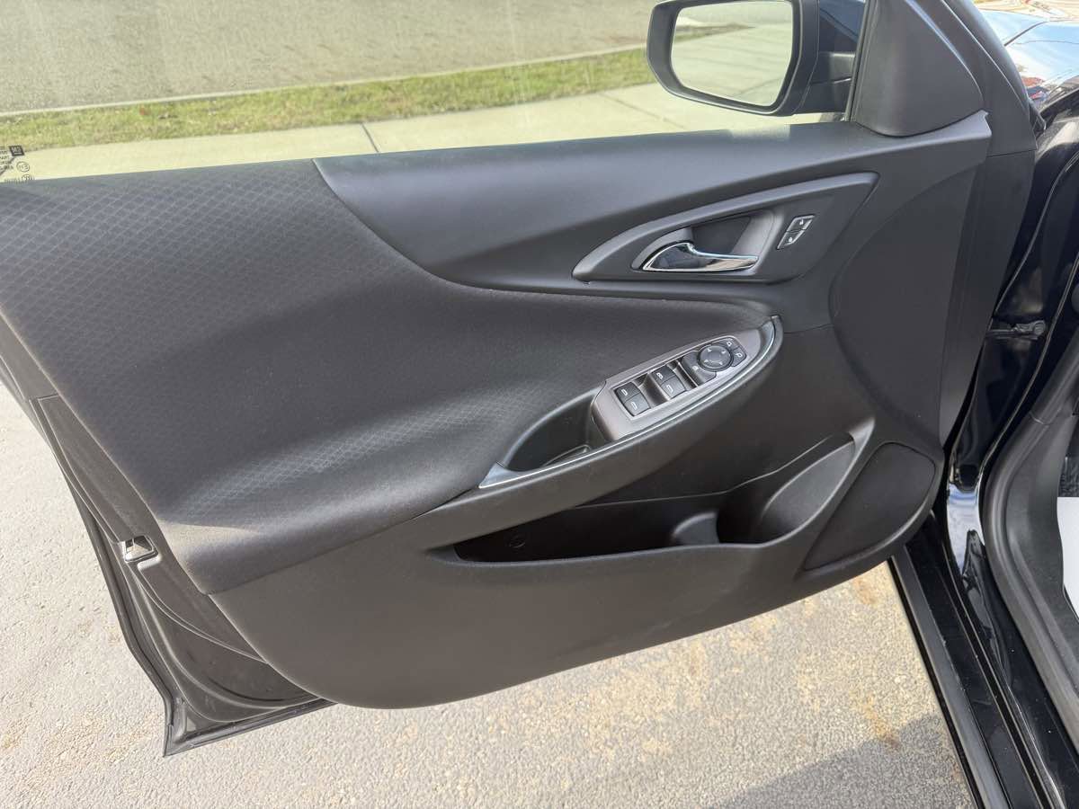 Used 2022 Chevrolet Malibu LT image 11
