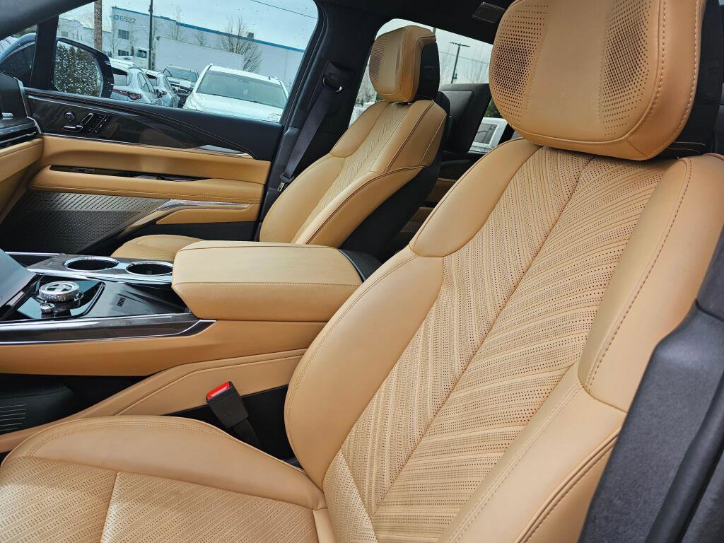 Used 2025 Cadillac Escalade IQ Luxury 2 image 29