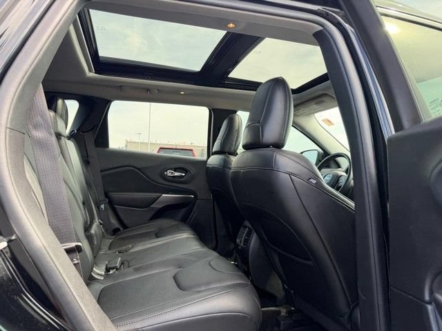 Used 2022 Jeep Cherokee Limited w/ Elite Package AWD/4WD image 6