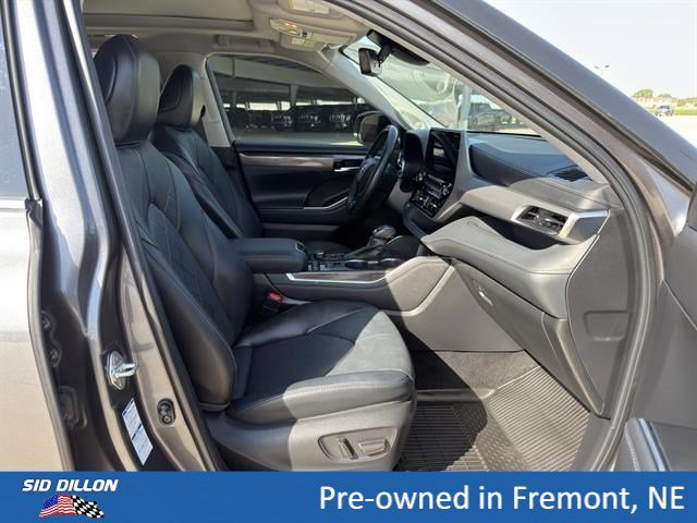 Used 2022 Toyota Highlander Platinum AWD/4WD image 17