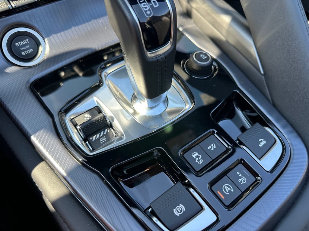 Used 2024 Jaguar F-TYPE R-Dynamic RWD image 34