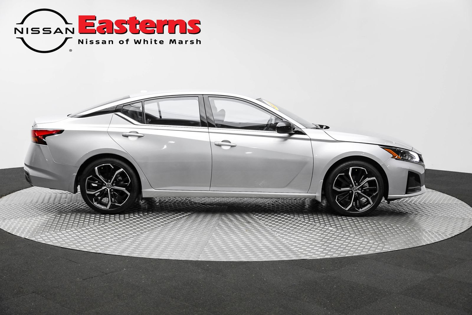 Used 2023 Nissan Altima 2.5 SR FWD image 4