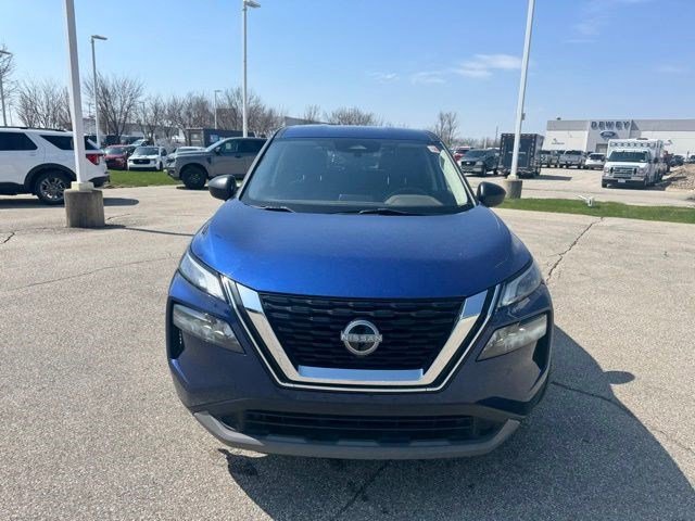 Used 2023 Nissan Rogue S image 2