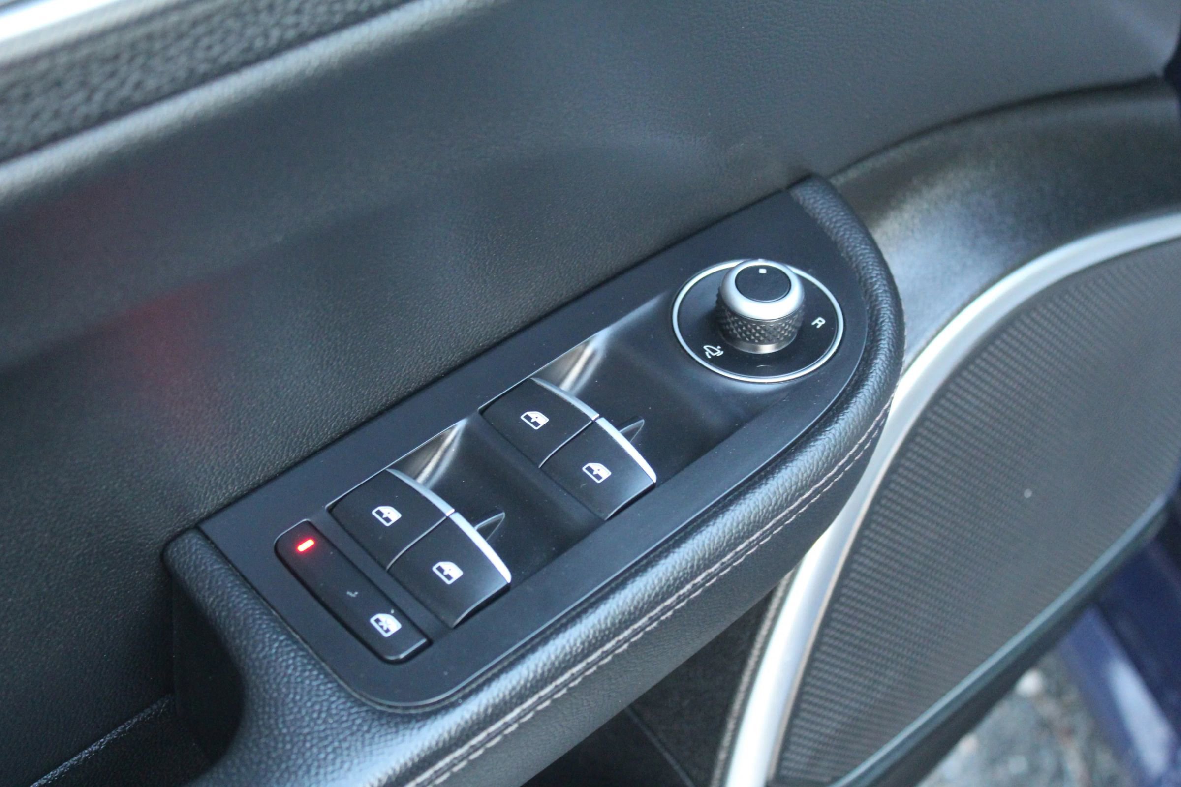 Used 2017 Alfa Romeo Giulia Sedan 4D image 22