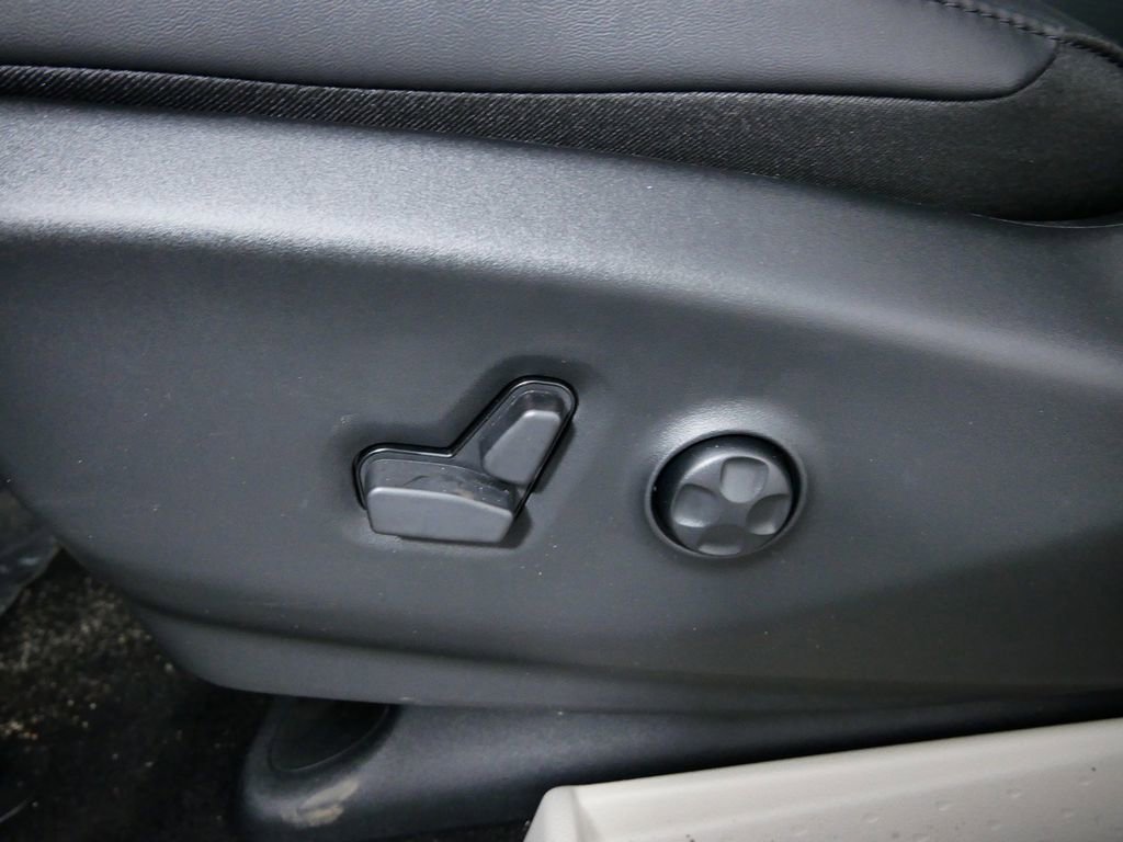 New 2024 Chrysler Pacifica Touring-L image 37