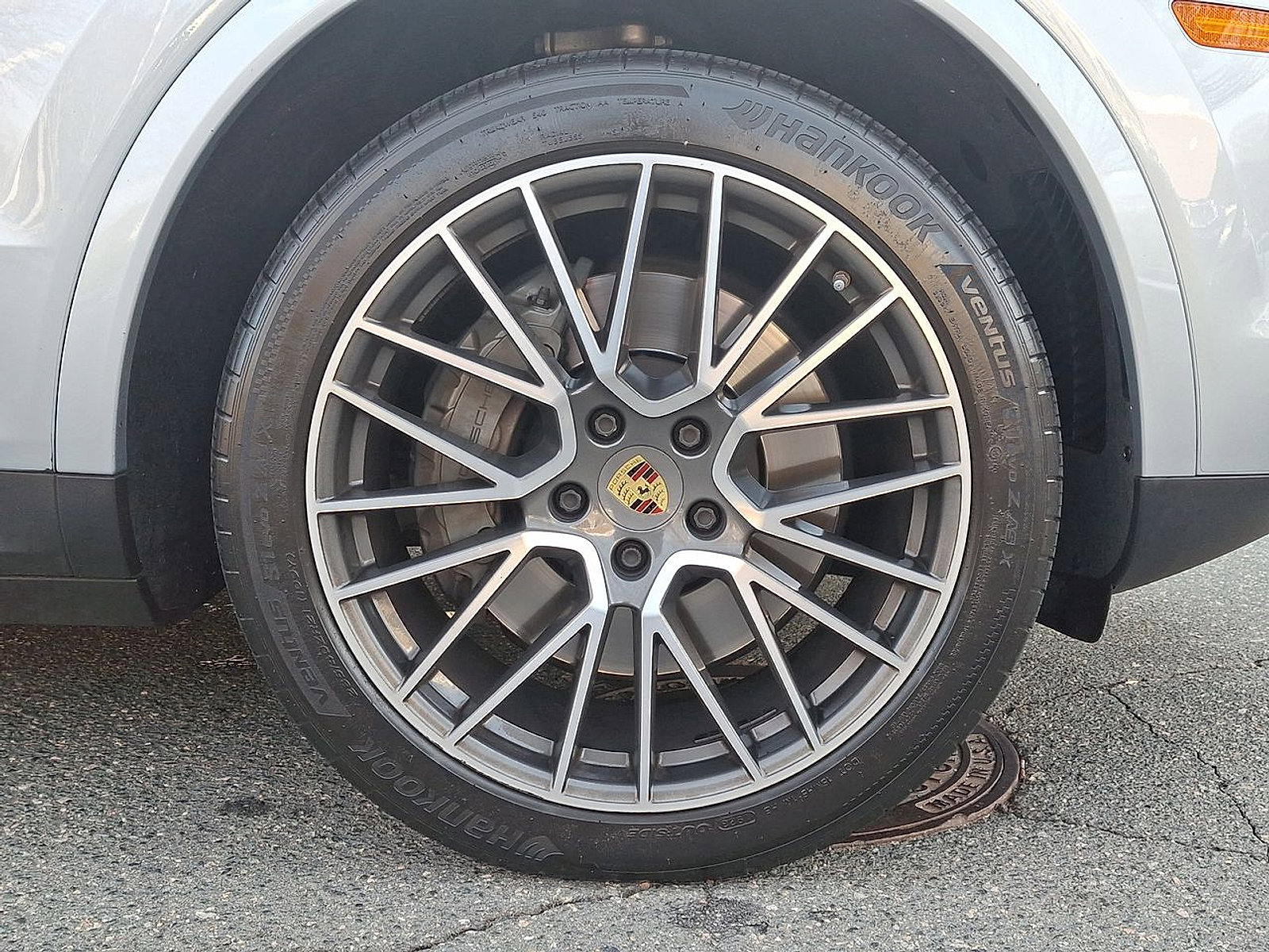 Used 2020 Porsche Cayenne S image 27