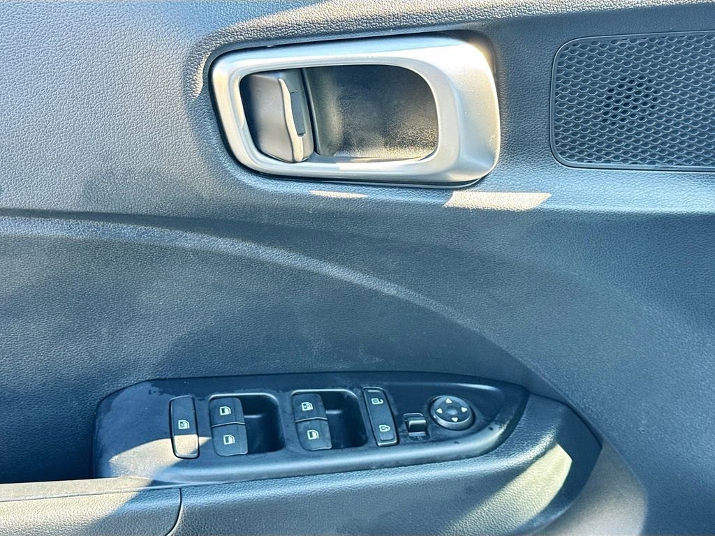 Used 2025 Hyundai Venue SEL image 18