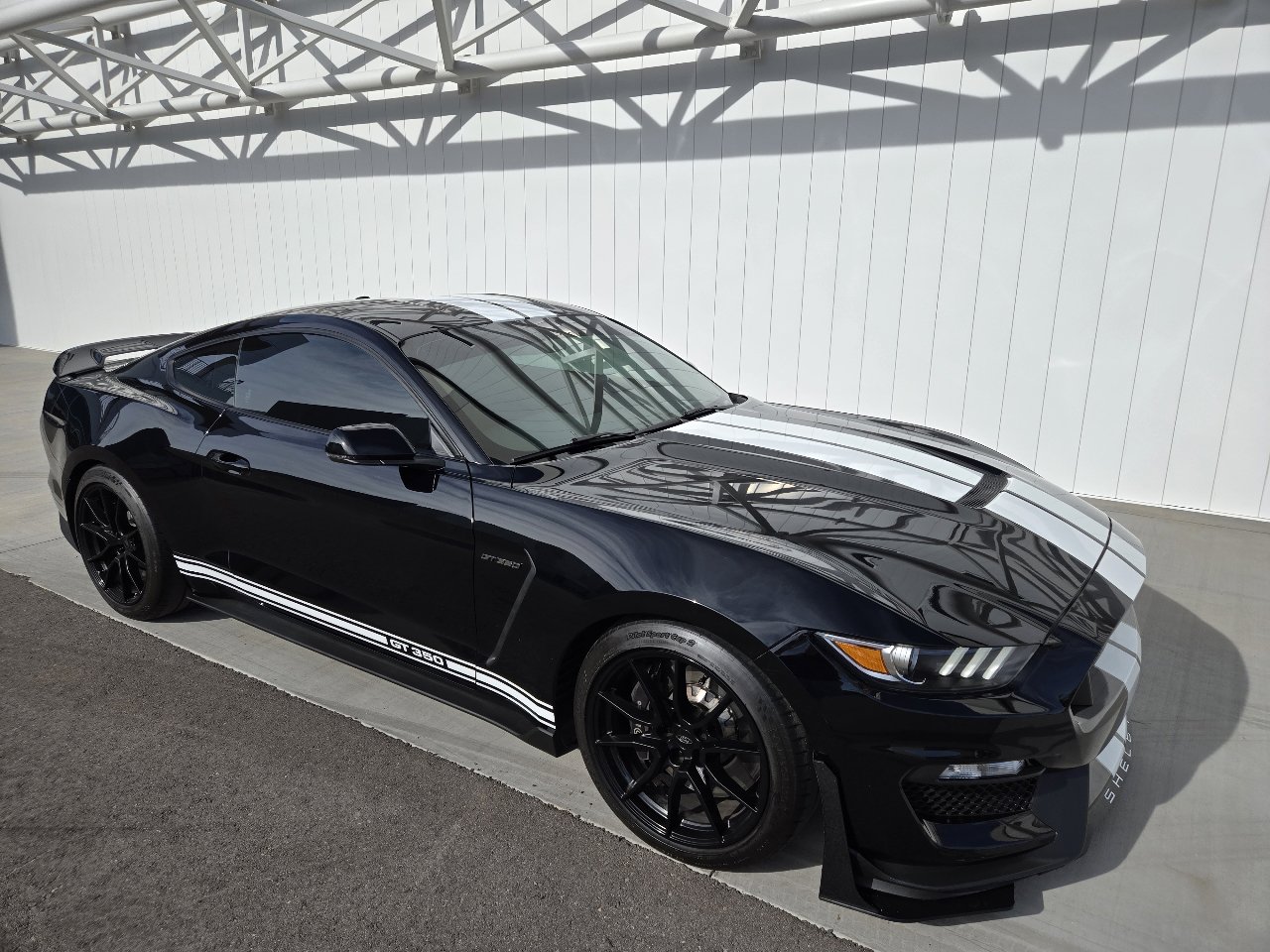 Used 2019 Ford Mustang Shelby GT350 w/ Technology Package image 12