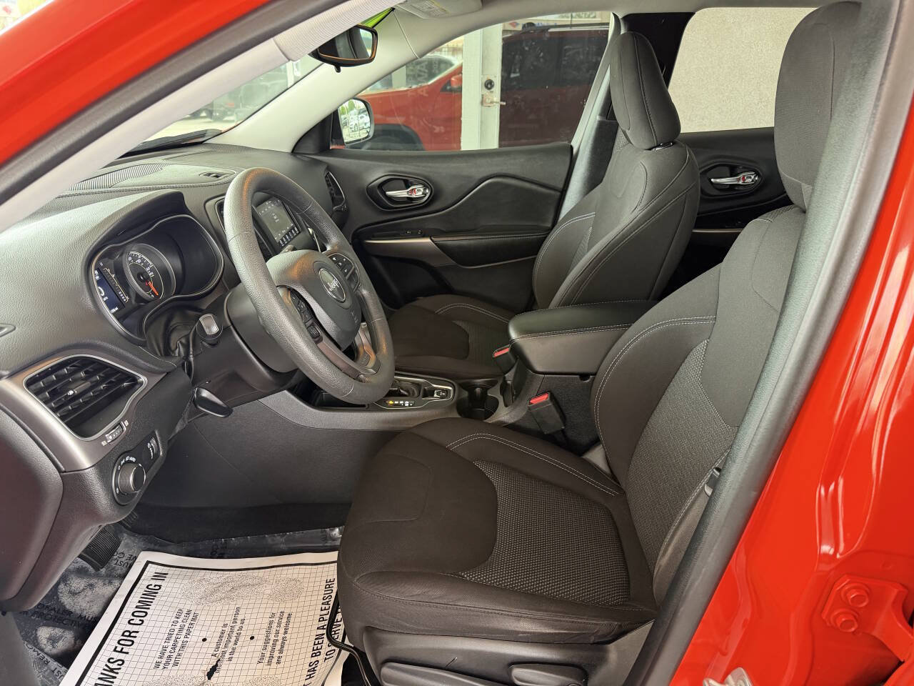 Used 2021 Jeep Cherokee Latitude FWD image 6