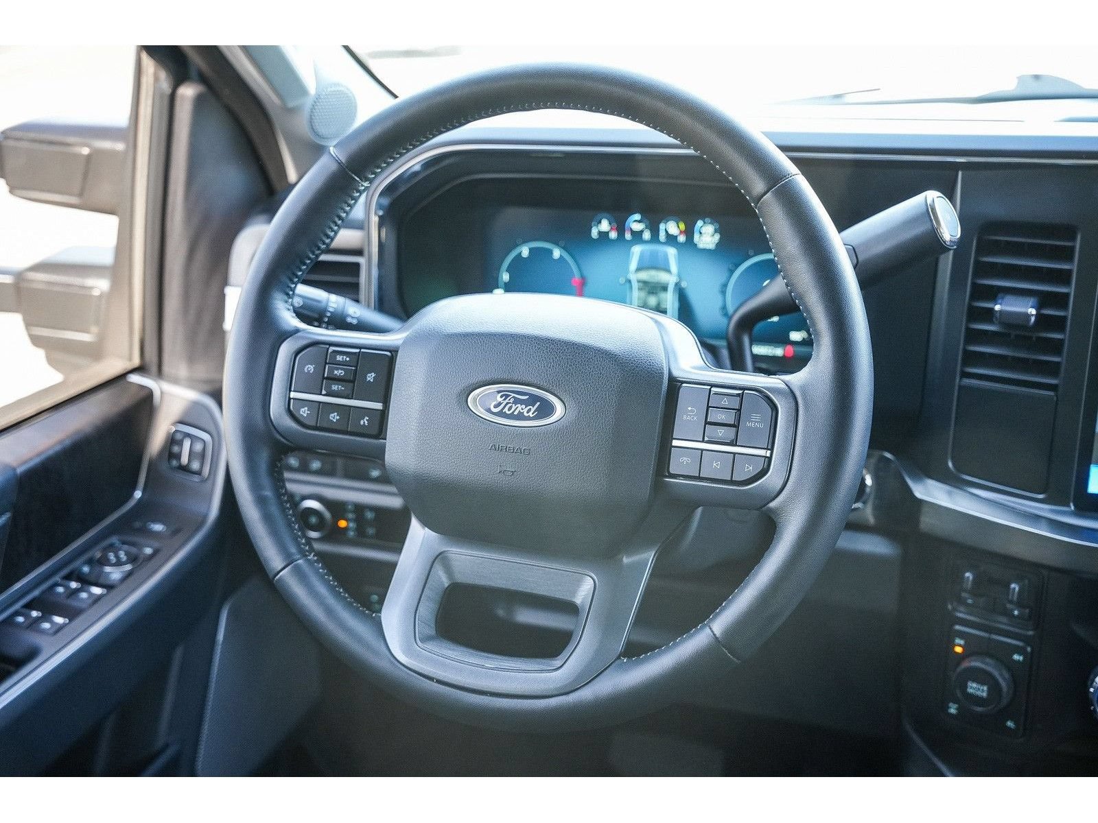 Used 2023 Ford F250 Lariat w/ Sport Appearance Package AWD/4WD image 16