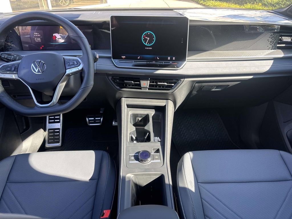 New 2026 Volkswagen Tiguan SE R-Line image 30