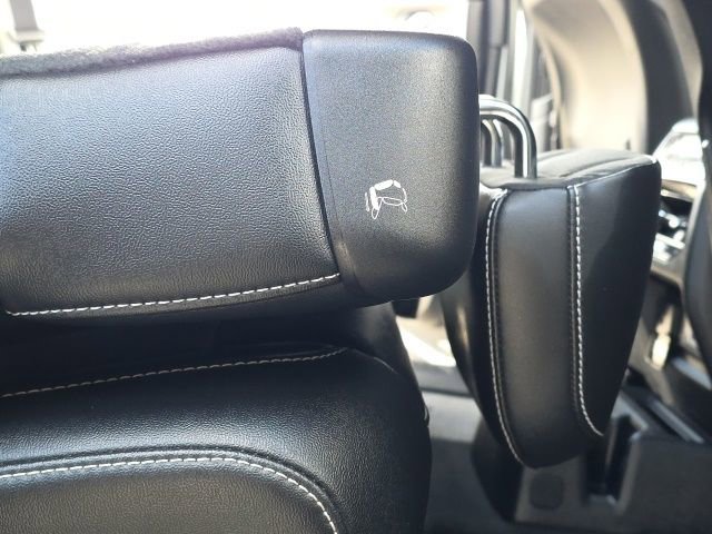 Used 2023 Jeep Grand Cherokee L Limited w/ Luxury Tech Group II AWD/4WD image 24