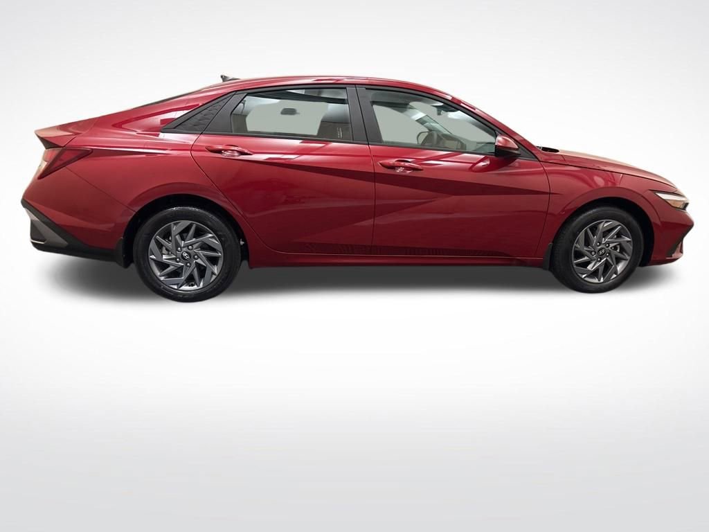 Certified 2024 Hyundai Elantra SEL image 4