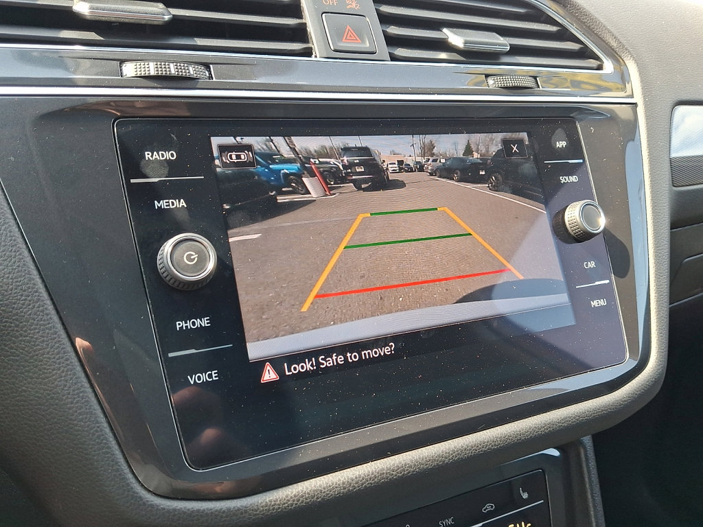 Used 2022 Volkswagen Tiguan SE w/ Panoramic Sunroof Package image 27