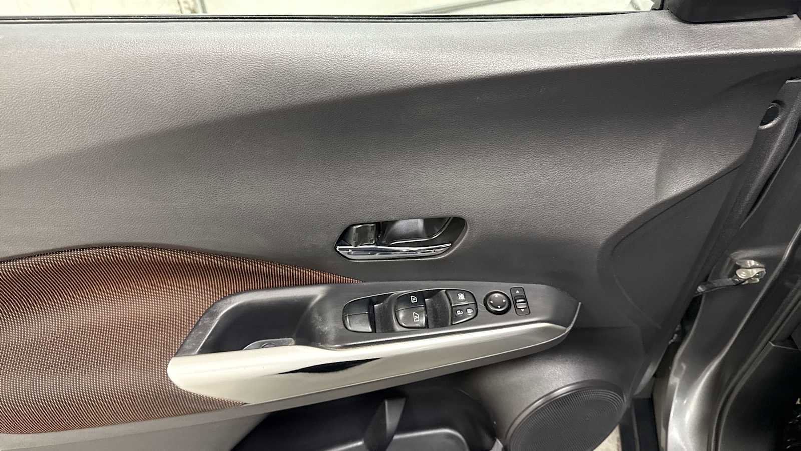 Used 2019 Nissan Kicks SR image 15