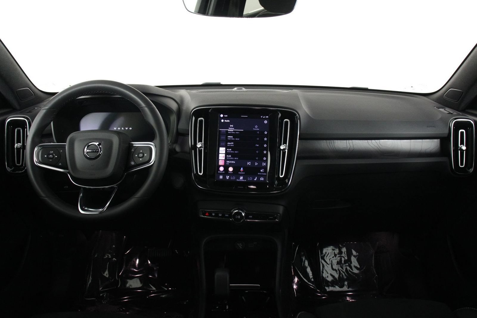 Certified 2023 Volvo C40 P8 Recharge Ultimate w/ Protection Package Premier AWD/4WD image 7