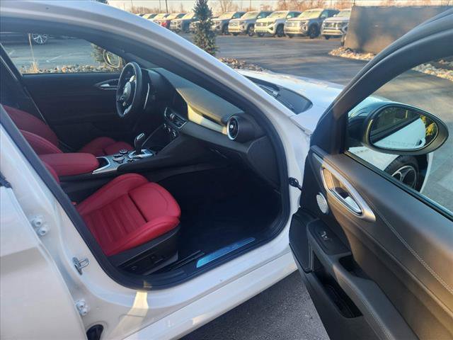 Used 2024 Alfa Romeo Giulia Veloce AWD/4WD image 12
