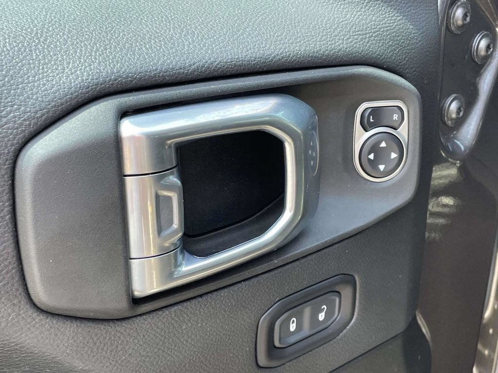 Used 2021 Jeep Wrangler Unlimited Sahara AWD/4WD image 24