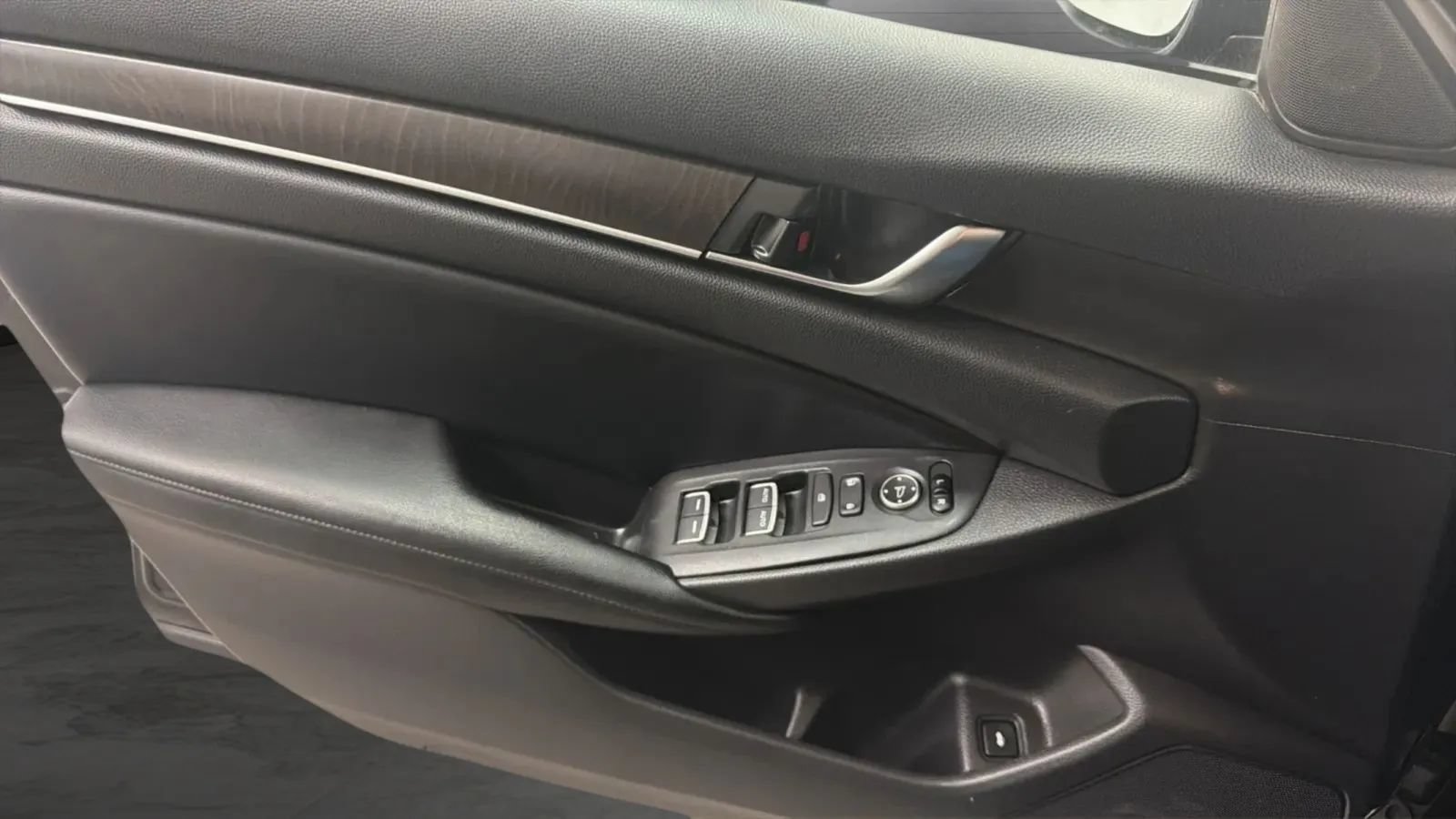 Used 2018 Honda Accord EX image 17