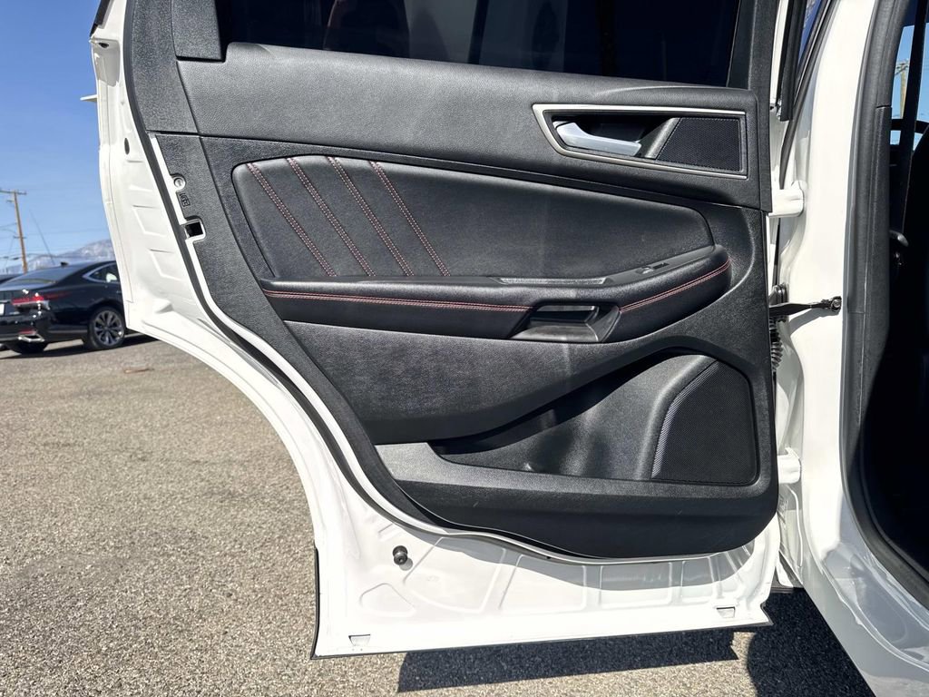 Certified 2022 Ford Edge ST-Line image 23